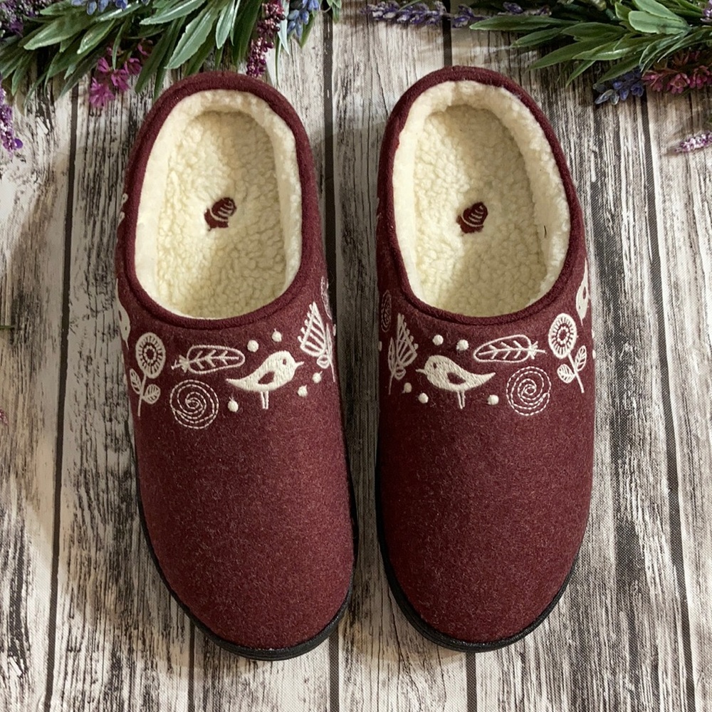 Acorn Talara Garnet Mule Slippers Size 6.5-7.5
